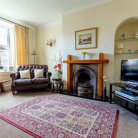 Willow Cottage - Cost 3 Bed Cottage In Penrhyn Bay With Sea Views With Access To Snowdonia Rhôs-on-Sea エクステリア 写真