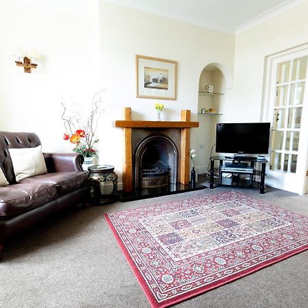 Willow Cottage - Cost 3 Bed Cottage In Penrhyn Bay With Sea Views With Access To Snowdonia Rhôs-on-Sea エクステリア 写真