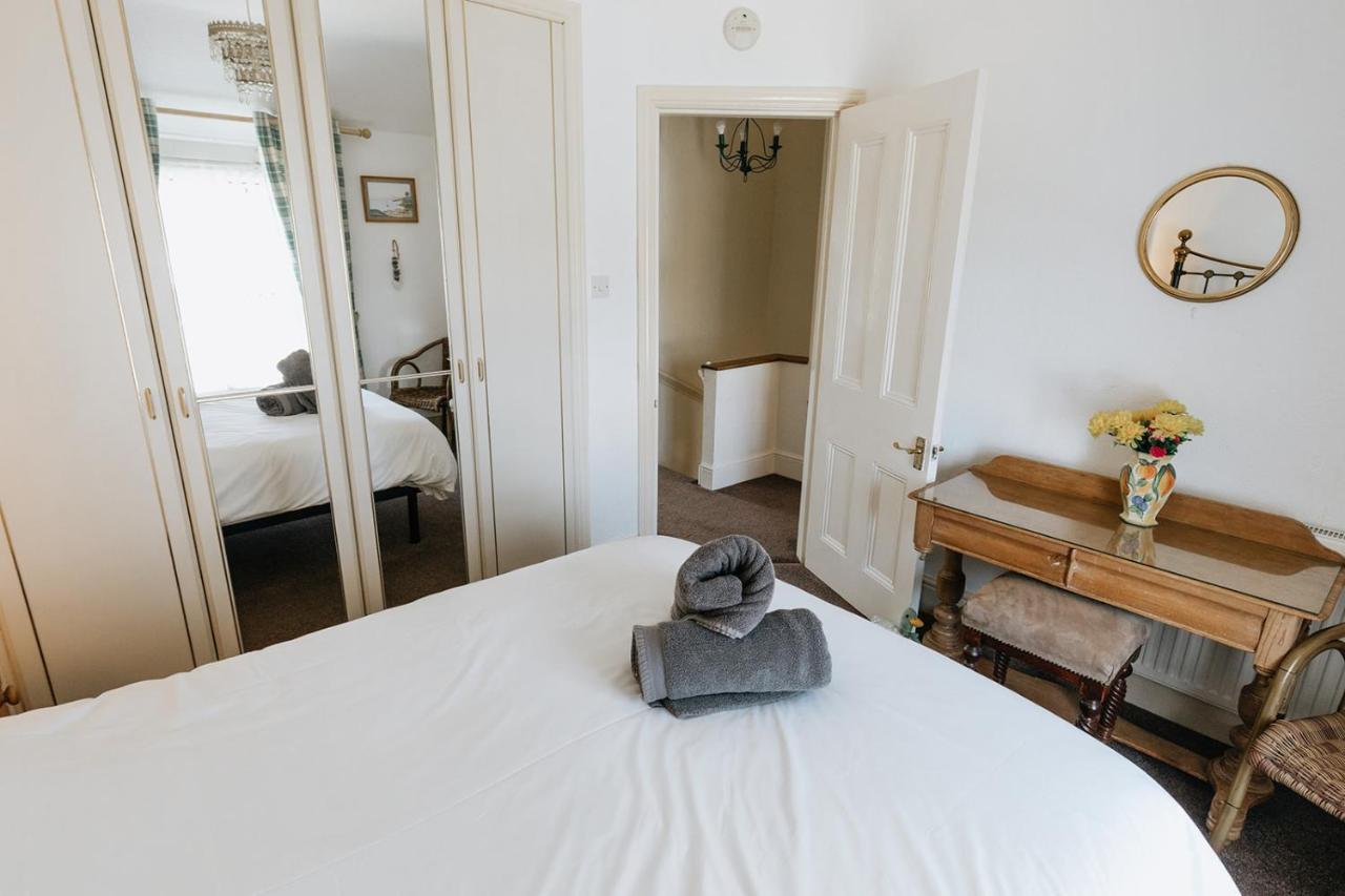 Willow Cottage - Cost 3 Bed Cottage In Penrhyn Bay With Sea Views With Access To Snowdonia Rhôs-on-Sea エクステリア 写真