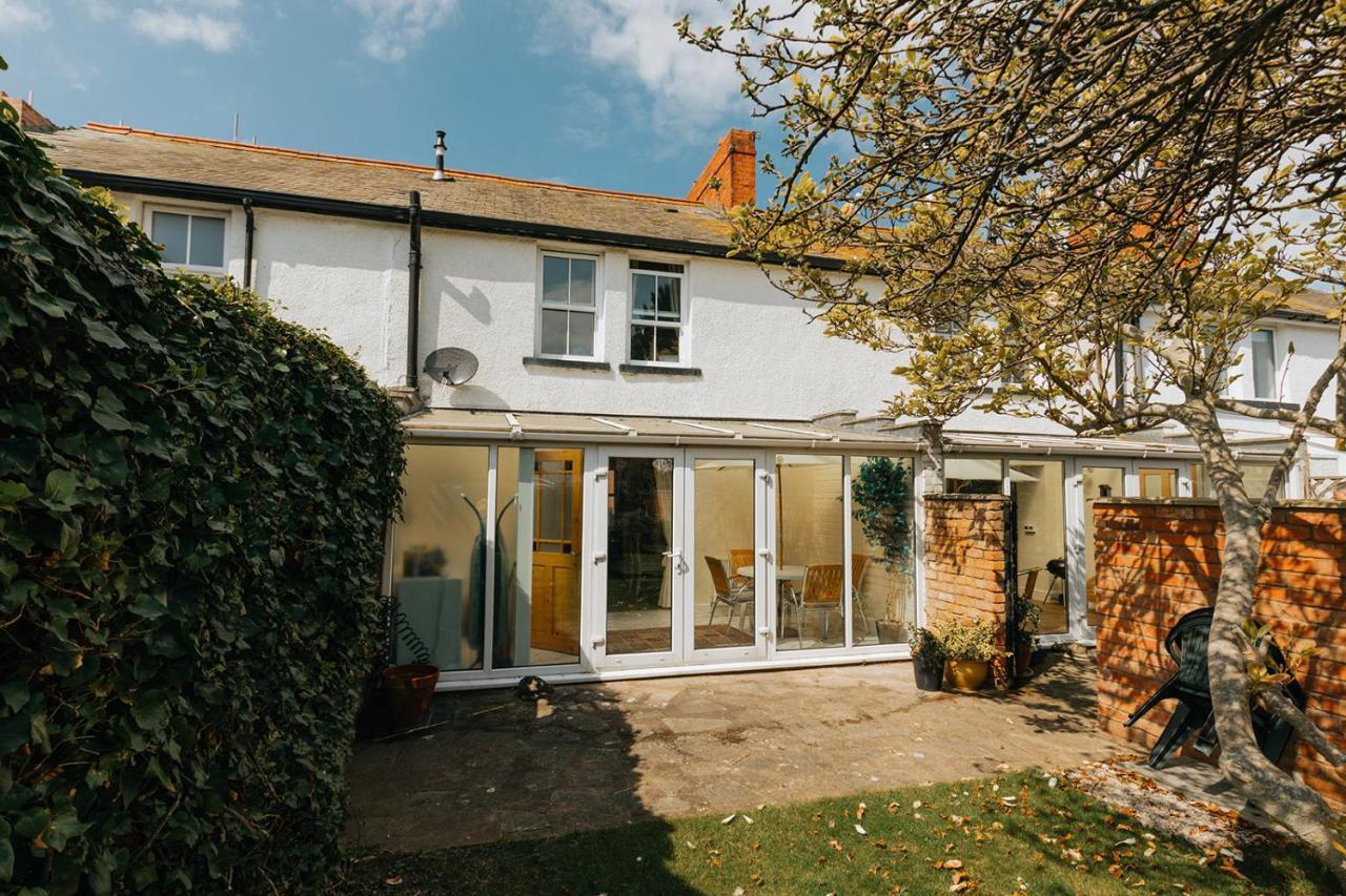 Willow Cottage - Cost 3 Bed Cottage In Penrhyn Bay With Sea Views With Access To Snowdonia Rhôs-on-Sea エクステリア 写真