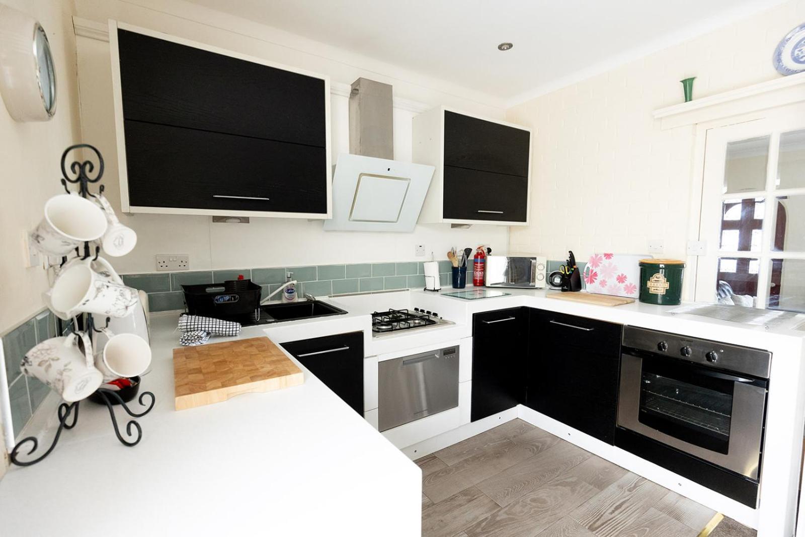 Willow Cottage - Cost 3 Bed Cottage In Penrhyn Bay With Sea Views With Access To Snowdonia Rhôs-on-Sea エクステリア 写真