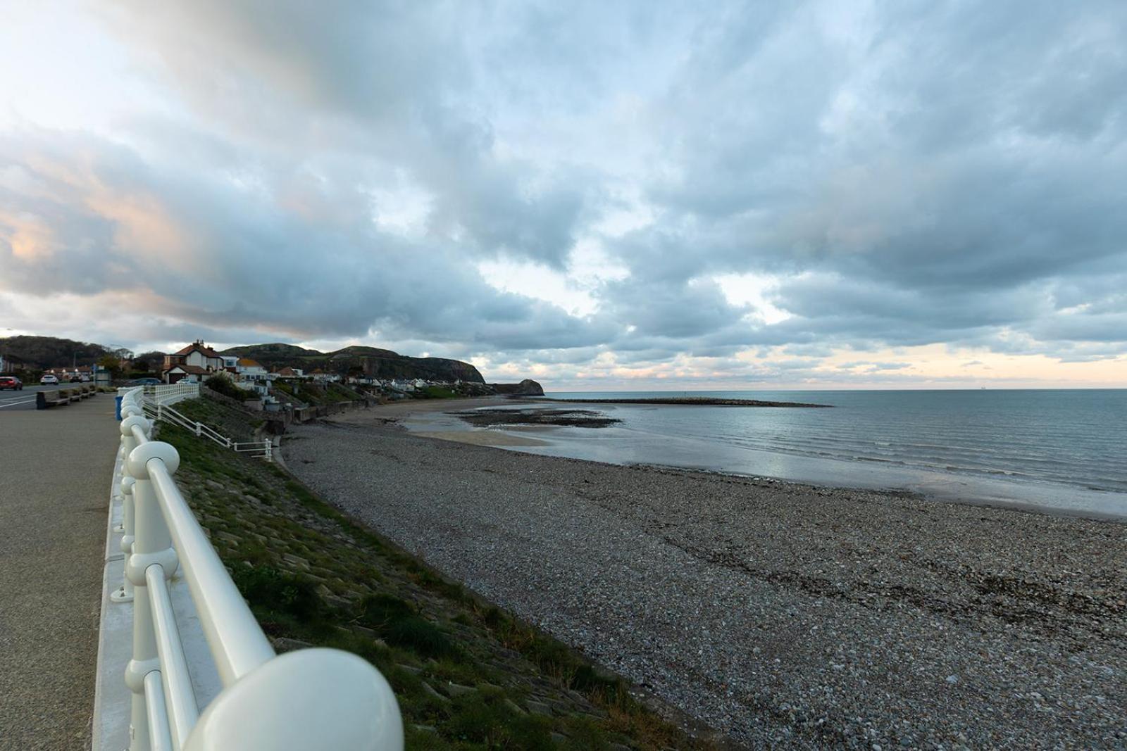 Willow Cottage - Cost 3 Bed Cottage In Penrhyn Bay With Sea Views With Access To Snowdonia Rhôs-on-Sea エクステリア 写真